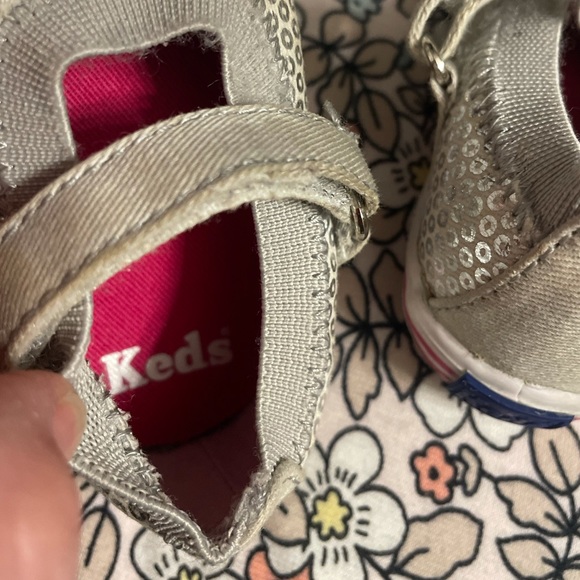Keds Charmy Crib Infant Hello Kitty Sneaker-Size 1 mo- Great used condition - Picture 7 of 9